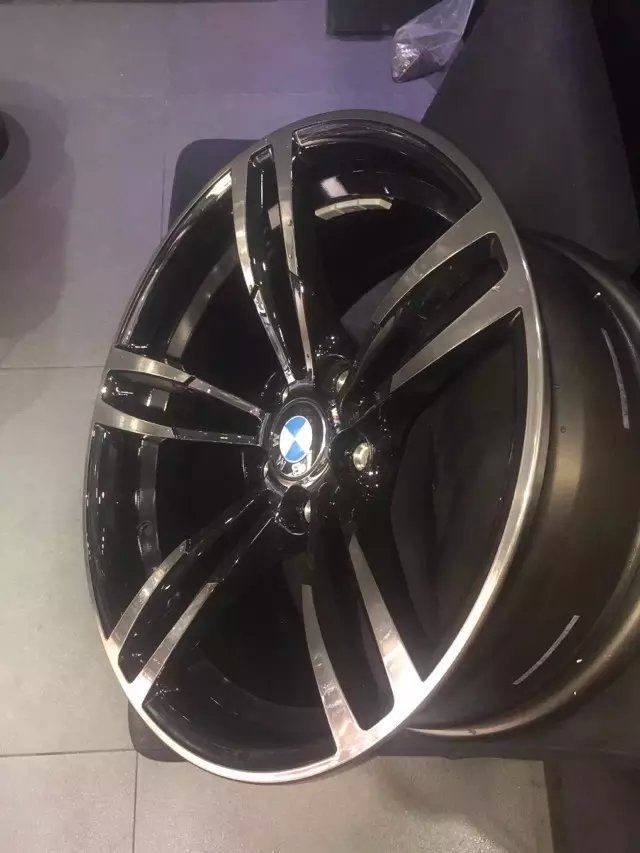 又到全新拆下：M4．鍛造．19寸無呔．也可配呔現(xiàn)貨一套，坐等土豪拿走，土豪我們做朋友吧