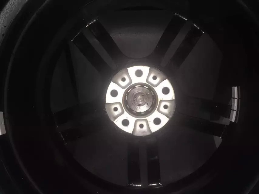又到全新拆下：M4．鍛造．19寸無呔．也可配呔現(xiàn)貨一套，坐等土豪拿走，土豪我們做朋友吧