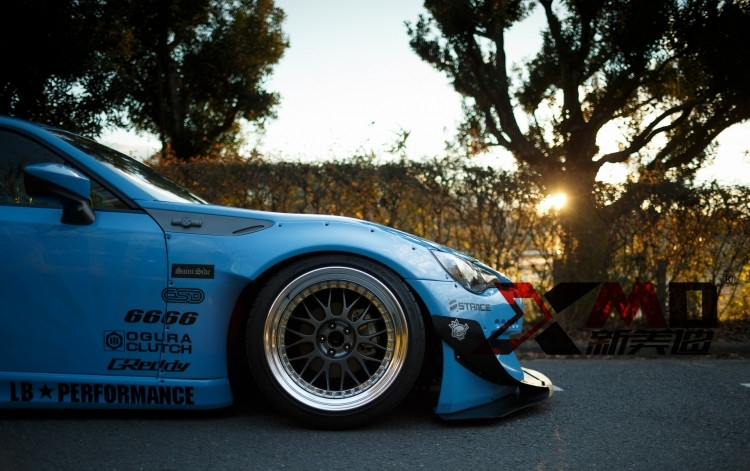 斯巴魯BRZ豐田86改裝Rocket Bunny V2大包圍尾翼碳纖維機蓋葉子排氣   火箭兔2代