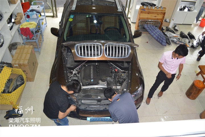 【福州汽車改燈】 寶馬X6車燈升級(jí)四近四遠(yuǎn)光 福州榮海照明