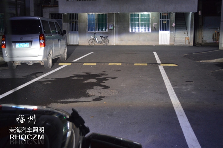 【福州汽車(chē)改燈】牧馬人更換大燈總成改裝海拉五雙光透鏡 福州榮海照明
