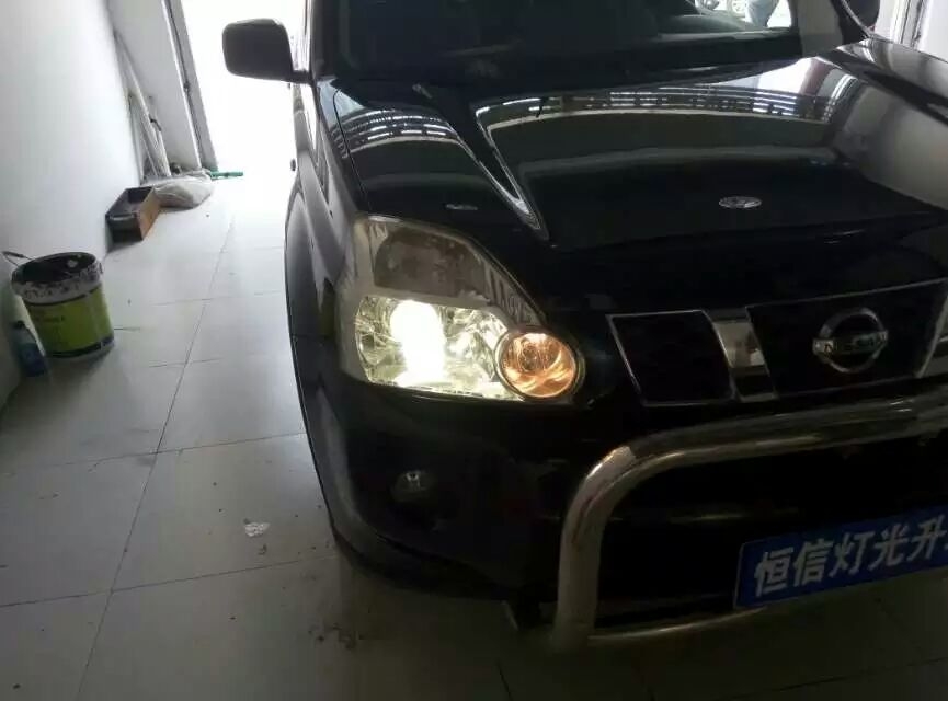 【石家莊恒信燈光升級】老奇駿直接加裝氙燈，夜間無效果，來恒信升級海拉五