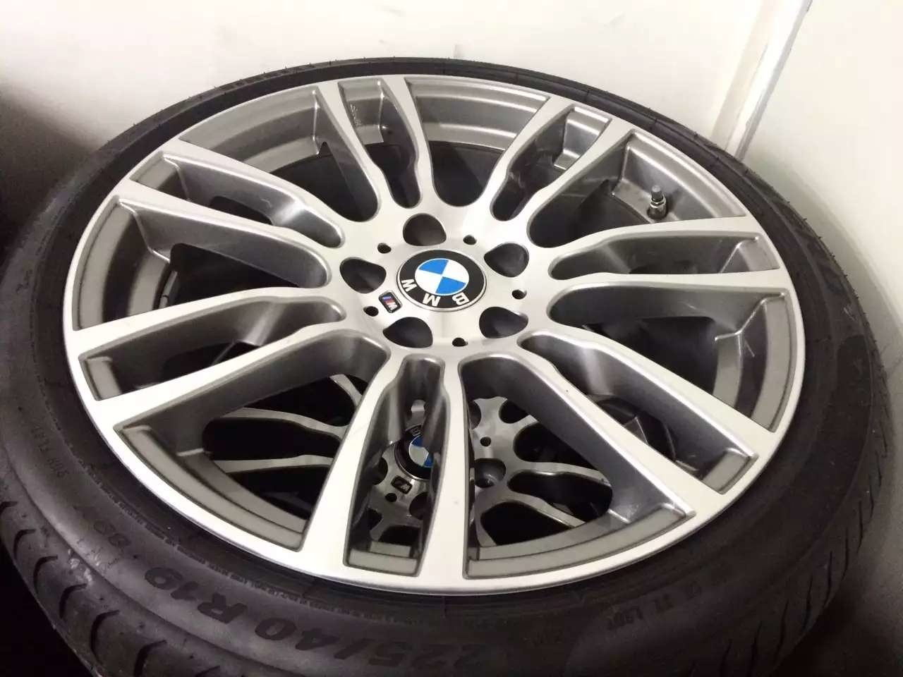 新車拆一套：寶馬403M 19頭尾鈴胎
