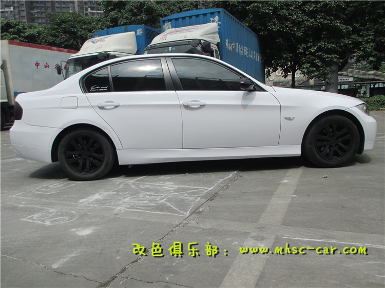 寶馬3系原車銀色改亮光白，比原廠漆還要白，太陽下面晃眼睛，耐臟，易打理！