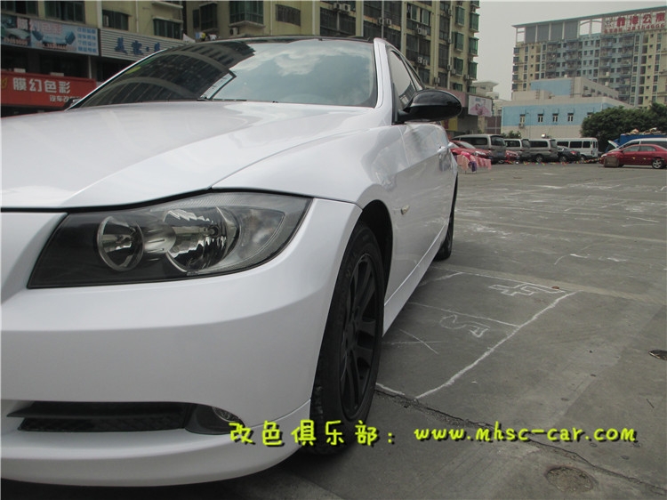 寶馬3系原車銀色改亮光白，比原廠漆還要白，太陽下面晃眼睛，耐臟，易打理！