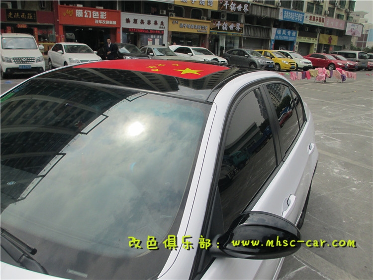 寶馬3系原車銀色改亮光白，比原廠漆還要白，太陽下面晃眼睛，耐臟，易打理！
