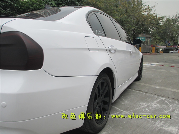 寶馬3系原車銀色改亮光白，比原廠漆還要白，太陽下面晃眼睛，耐臟，易打理！