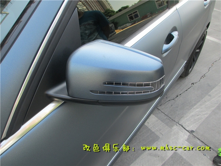 深圳奔馳C200貼膜改色 深圳車(chē)衣裳膜幻色彩出品