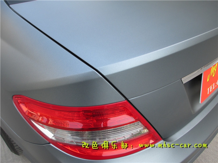 深圳奔馳C200貼膜改色 深圳車(chē)衣裳膜幻色彩出品