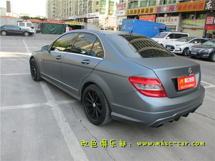 深圳奔馳C200貼膜改色 深圳車(chē)衣裳膜幻色彩出品