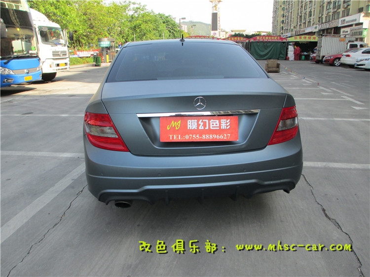 深圳奔馳C200貼膜改色 深圳車(chē)衣裳膜幻色彩出品