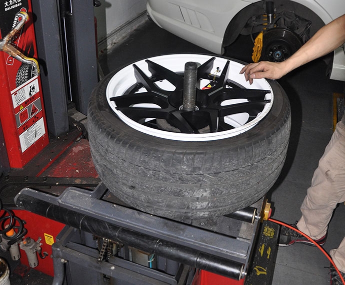 奔驰CLS改装19寸台湾BC 两片式锻造轮毂
