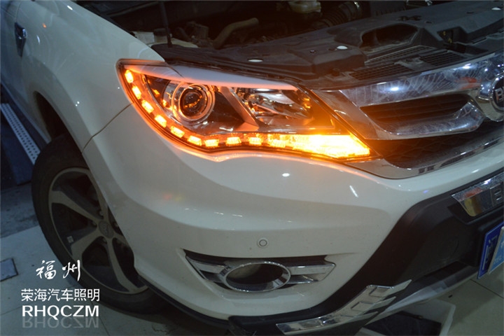 福州汽车大灯改装 比亚迪S7改装氙气灯Q5双光透镜 福州荣海照明