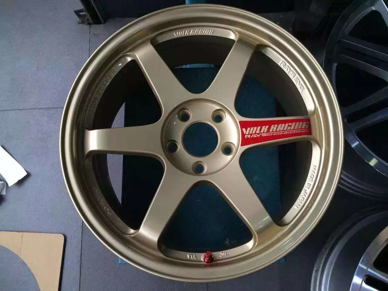 RAYS TE37 SL 獨(dú)家 土豪金現(xiàn)貨，寶馬用?。。? aid=