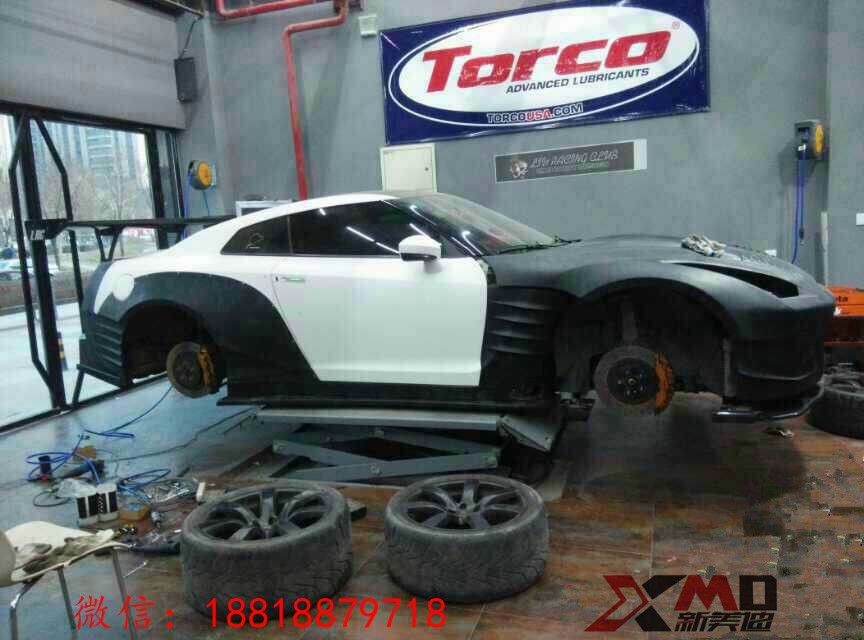 日產(chǎn)GTRR35改裝LBPERFORMANCE款寬體包圍前唇尾翼后擾流排氣