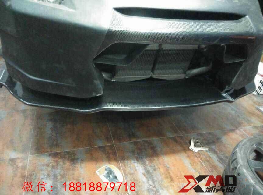 日產(chǎn)GTRR35改裝LBPERFORMANCE款寬體包圍前唇尾翼后擾流排氣