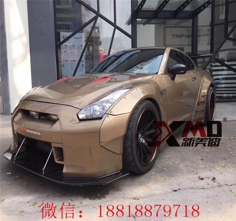 日產(chǎn)GTRR35改裝LBPERFORMANCE款寬體包圍前唇尾翼后擾流排氣