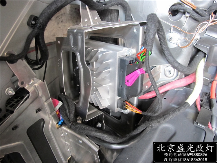 北京改燈 奔馳S320改原廠電尾門(mén) 無(wú)鑰匙進(jìn)入 腳掃