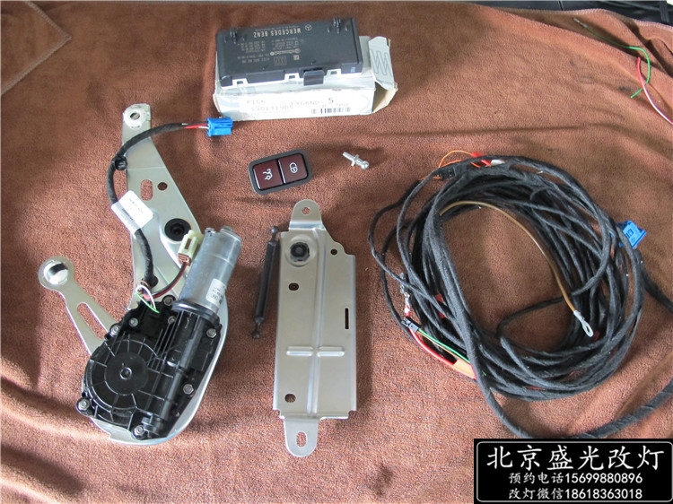 北京改燈 奔馳S320改原廠電尾門(mén) 無(wú)鑰匙進(jìn)入 腳掃
