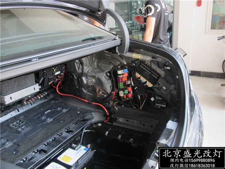 北京改燈 奔馳S320改原廠電尾門(mén) 無(wú)鑰匙進(jìn)入 腳掃