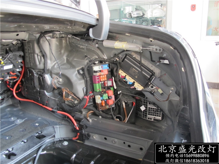 北京改燈 奔馳S320改原廠電尾門(mén) 無(wú)鑰匙進(jìn)入 腳掃
