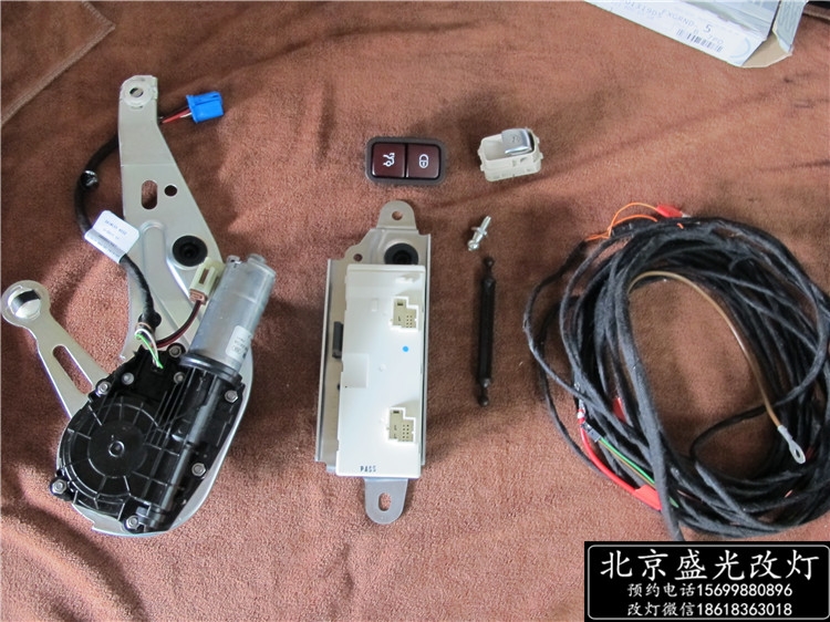 北京改燈 奔馳S320改原廠電尾門(mén) 無(wú)鑰匙進(jìn)入 腳掃