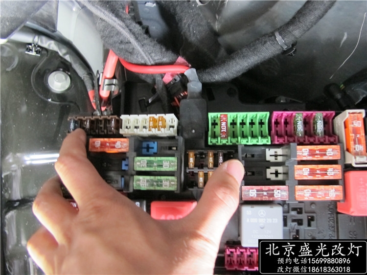 北京改燈 奔馳S320改原廠電尾門(mén) 無(wú)鑰匙進(jìn)入 腳掃