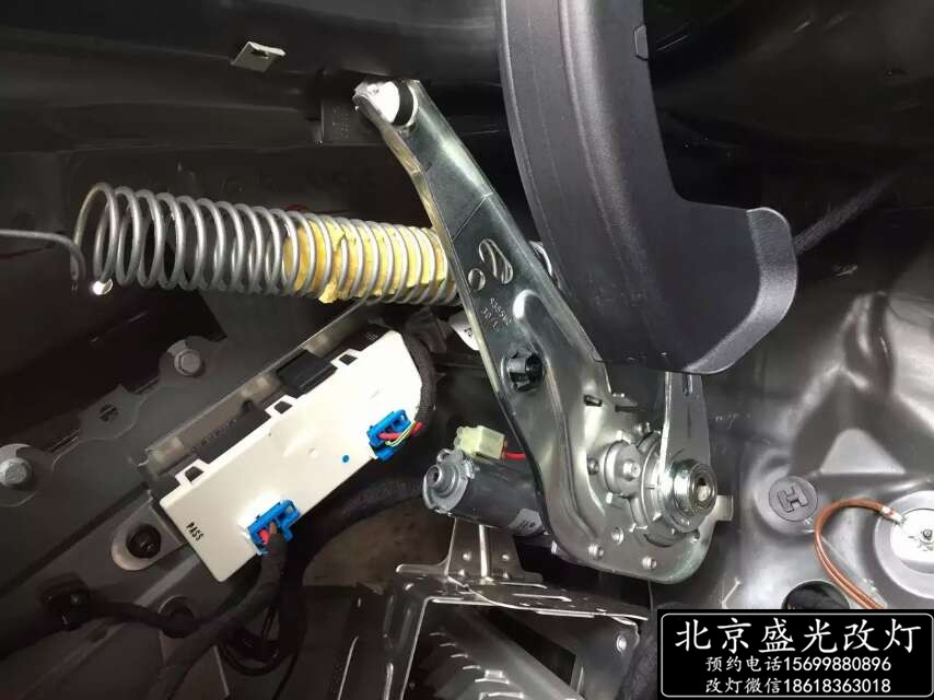 北京改燈 奔馳S320改原廠電尾門(mén) 無(wú)鑰匙進(jìn)入 腳掃