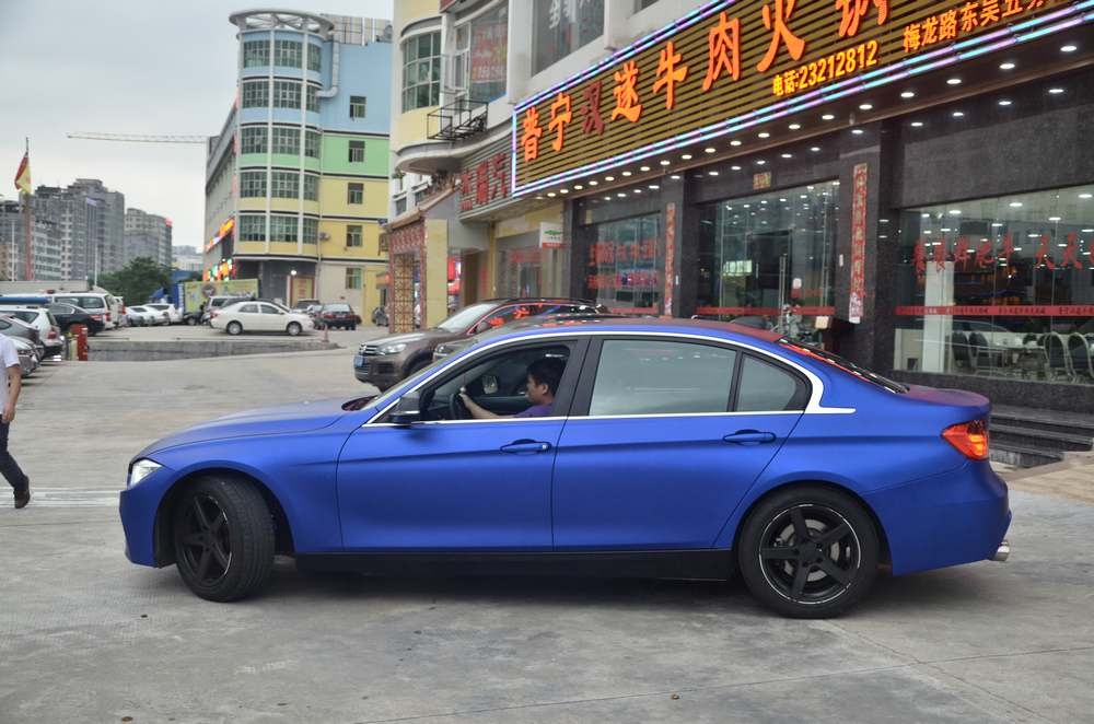 深圳寶馬三系冰藍全車車身改色貼膜