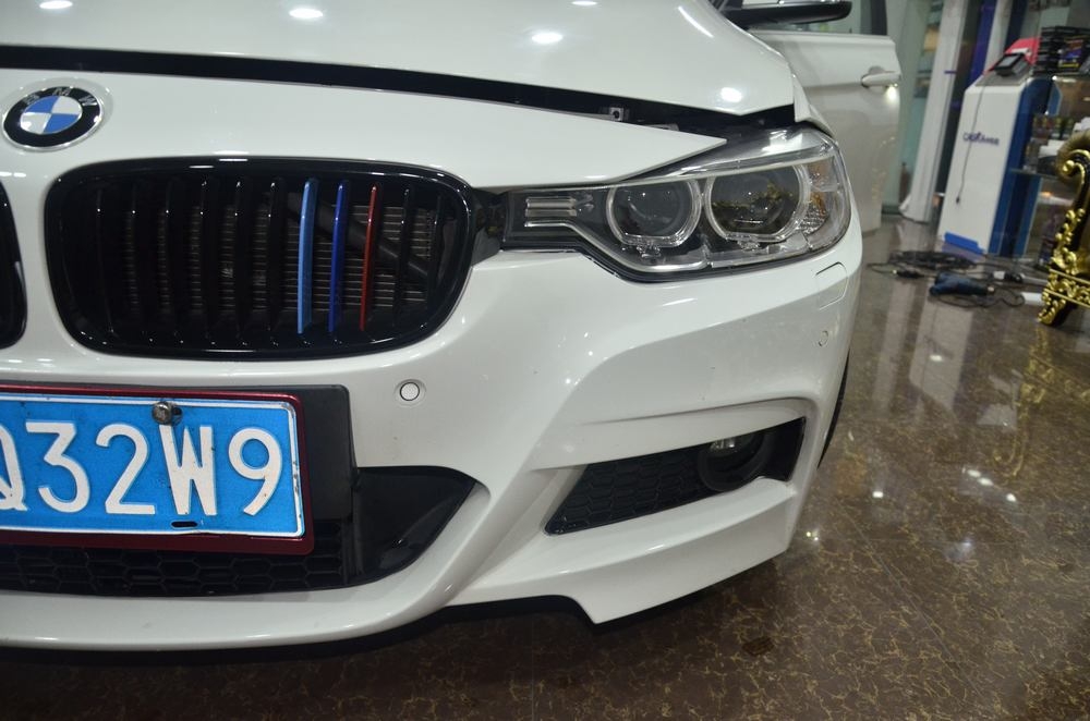 深圳寶馬三系冰藍全車車身改色貼膜