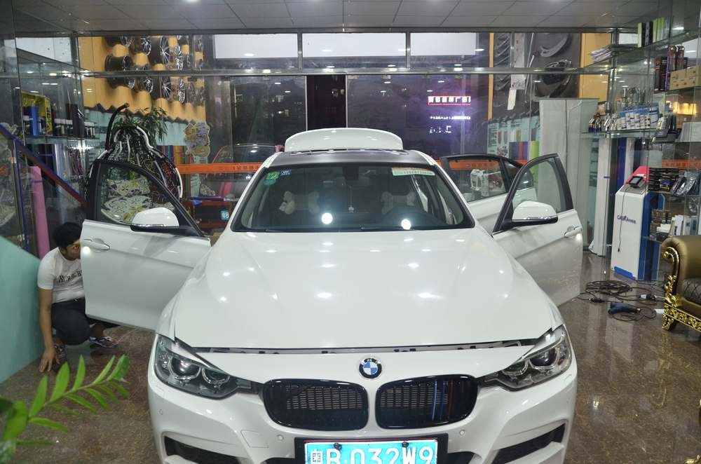 深圳寶馬三系冰藍全車車身改色貼膜