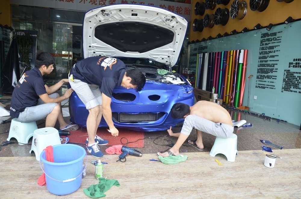 深圳寶馬三系冰藍全車車身改色貼膜