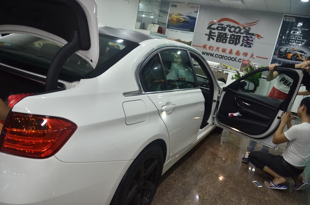 深圳寶馬三系冰藍全車車身改色貼膜