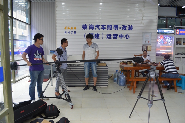 【福州榮海照明】改裝俱樂部,紀(jì)錄片緊張拍攝中僅為提高行業(yè)標(biāo)準(zhǔn)努力著.