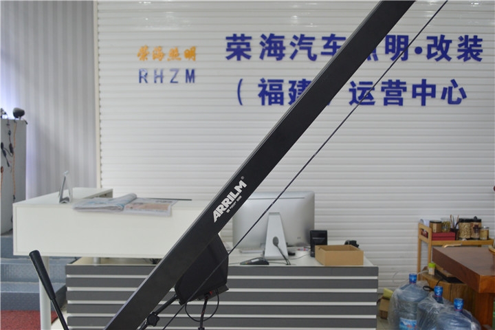 【福州榮海照明】改裝俱樂部,紀(jì)錄片緊張拍攝中僅為提高行業(yè)標(biāo)準(zhǔn)努力著.