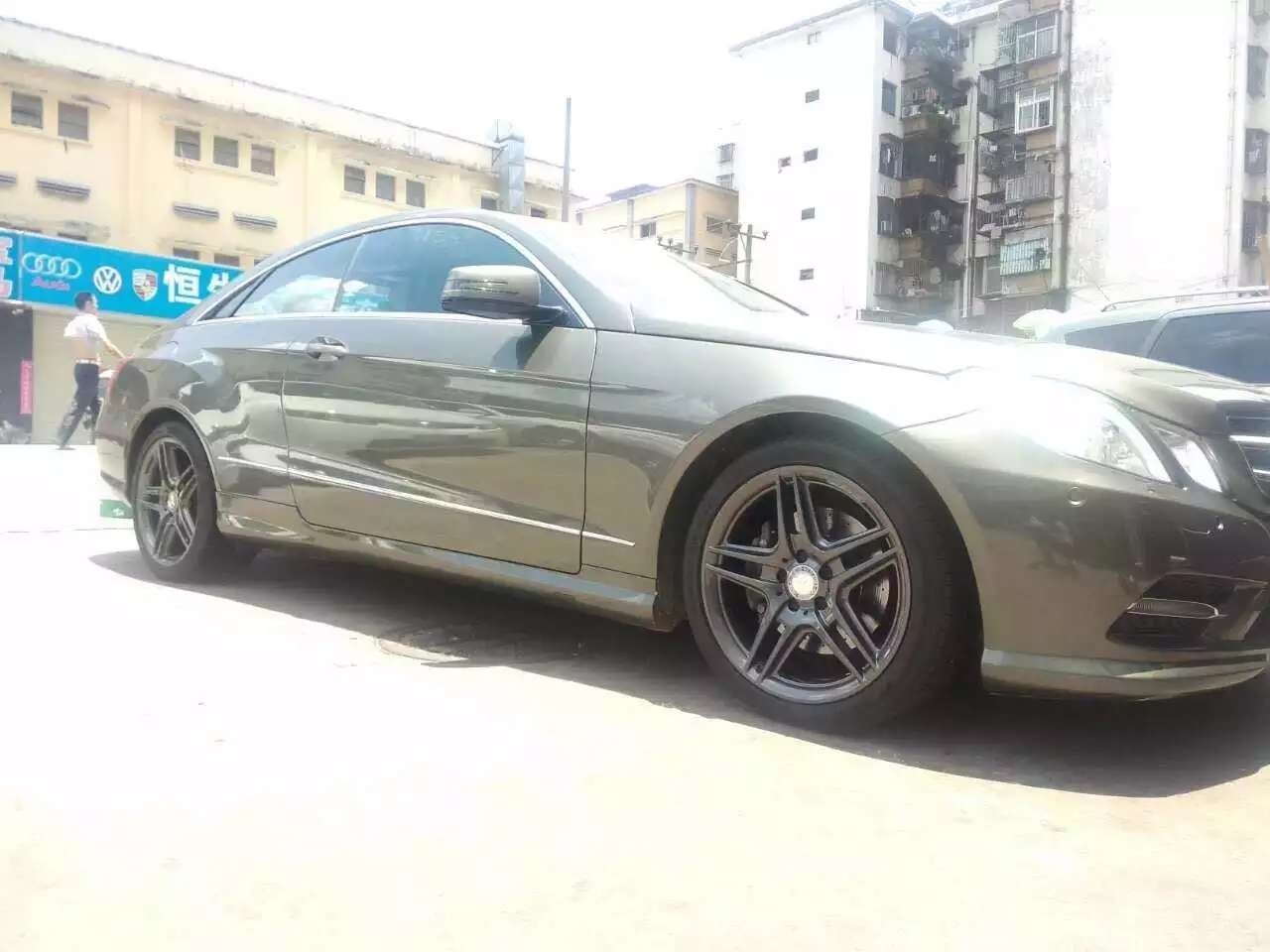 奔馳，裝18寸、AMG