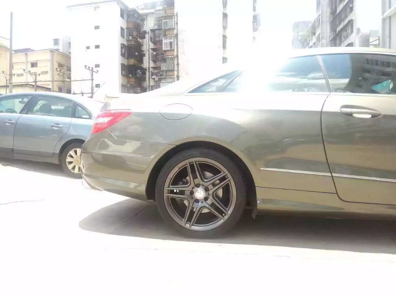 奔馳，裝18寸、AMG