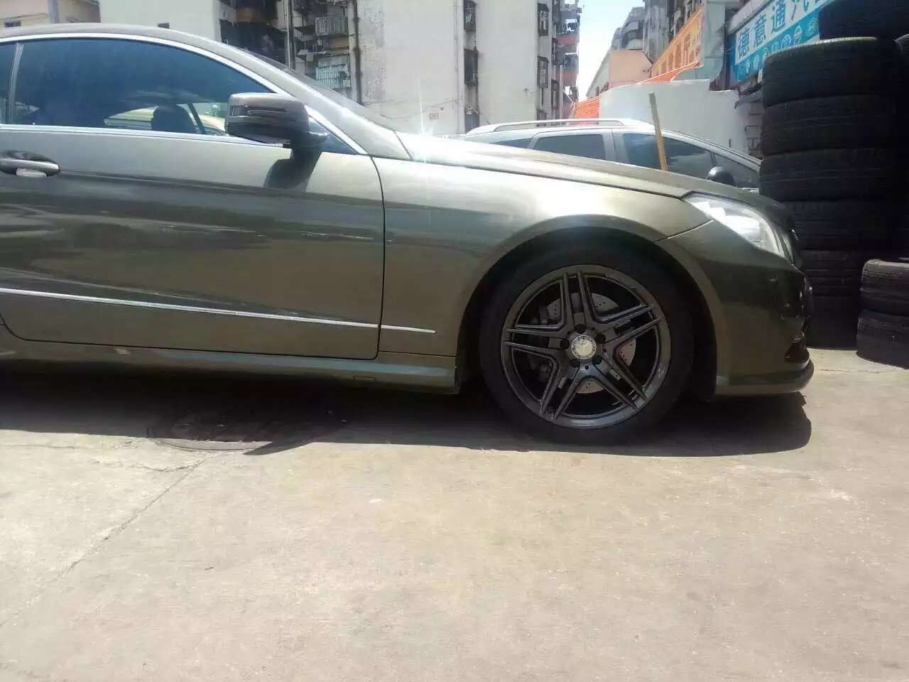 奔馳，裝18寸、AMG
