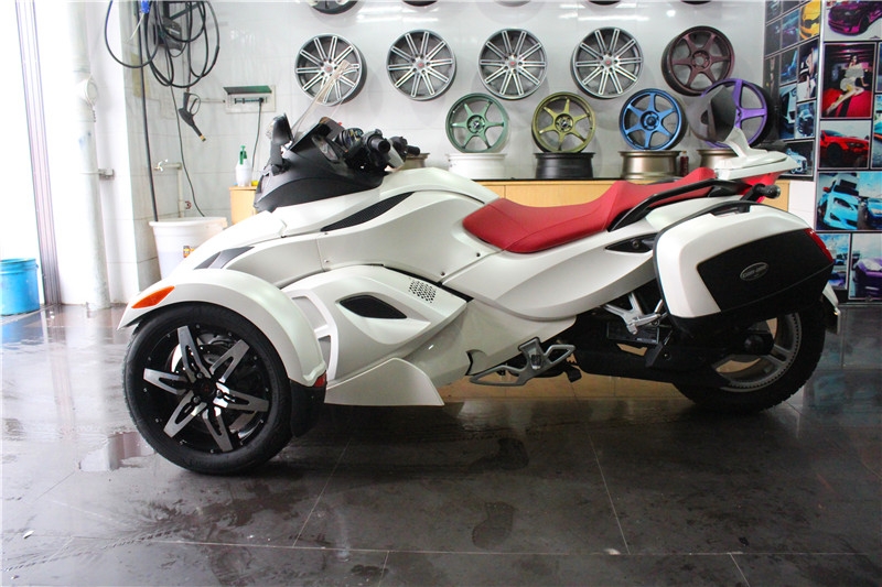 長(zhǎng)沙機(jī)動(dòng)車改裝實(shí)體店 摩托車全車改色貼膜 摩托車全車貼膜改色 龐巴迪改色貼膜