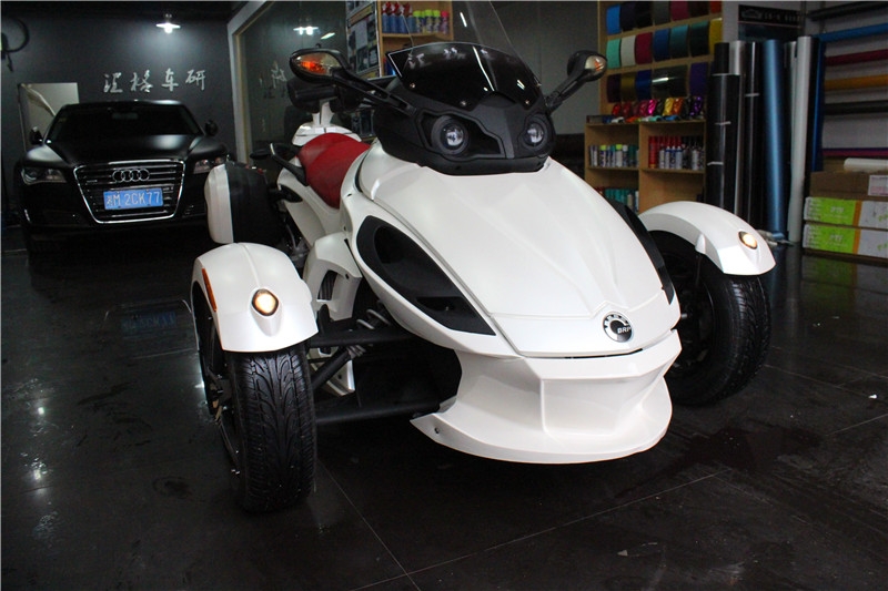 長(zhǎng)沙機(jī)動(dòng)車改裝實(shí)體店 摩托車全車改色貼膜 摩托車全車貼膜改色 龐巴迪改色貼膜