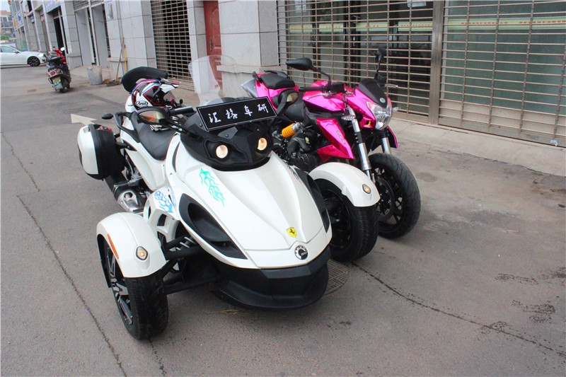 長(zhǎng)沙機(jī)動(dòng)車改裝實(shí)體店 摩托車全車改色貼膜 摩托車全車貼膜改色 龐巴迪改色貼膜
