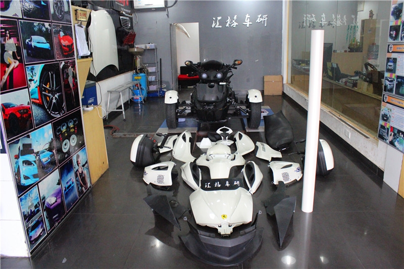 長(zhǎng)沙機(jī)動(dòng)車改裝實(shí)體店 摩托車全車改色貼膜 摩托車全車貼膜改色 龐巴迪改色貼膜