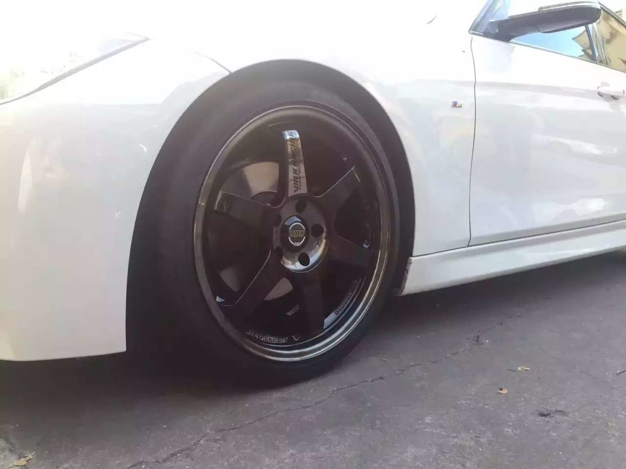 TE37．19寸，裝寶馬。