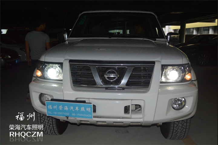 福州改氙氣燈 日產(chǎn)途樂(lè)4800大燈改裝氙氣燈海拉三雙光透鏡 福州榮海照明