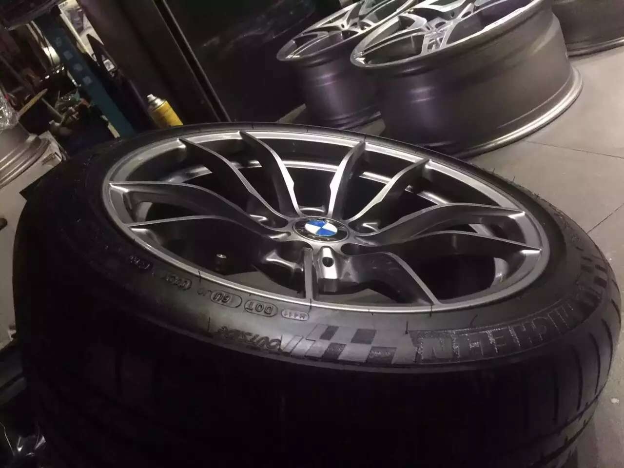 寶馬 M4．鍛造，18寸 超輕．內(nèi)凹．少新車拆下 全世界最輕的寶馬原廠鈴
