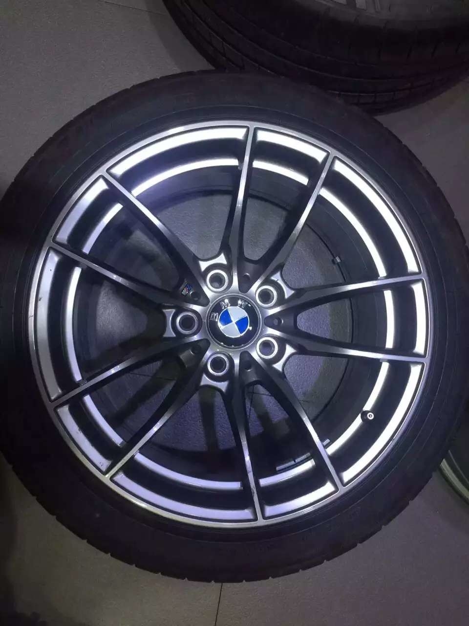 寶馬 M4．鍛造，18寸 超輕．內(nèi)凹．少新車拆下 全世界最輕的寶馬原廠鈴