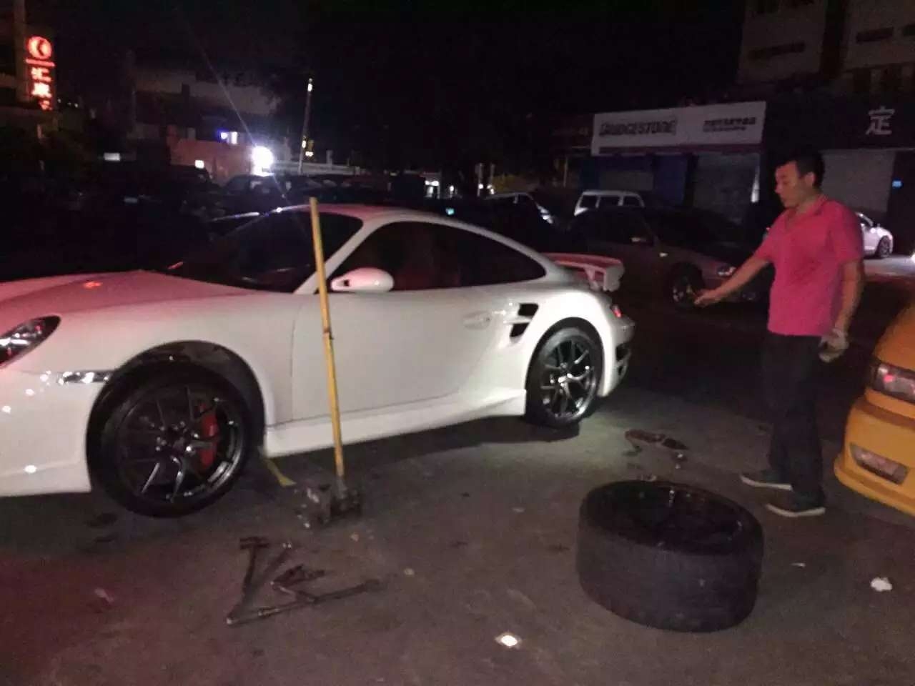 BBS．裝保時(shí)捷、半夜搞定，不容易！辛苦辛苦！
