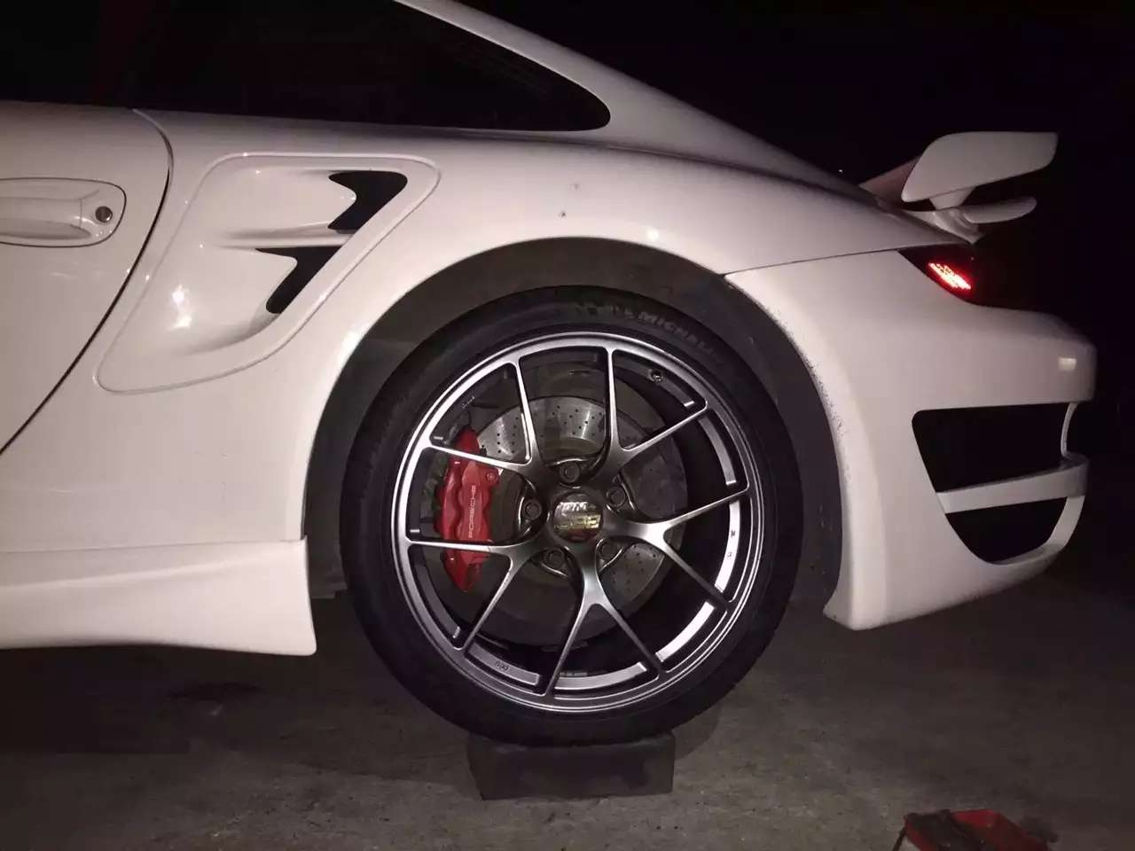 BBS．裝保時(shí)捷、半夜搞定，不容易！辛苦辛苦！