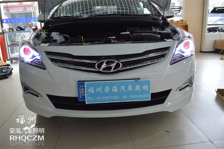 福州改日行燈 現(xiàn)代瑞納車燈改裝歐標(biāo)Q5雙光透鏡+歐司朗氙氣燈 福州榮海汽車照明
