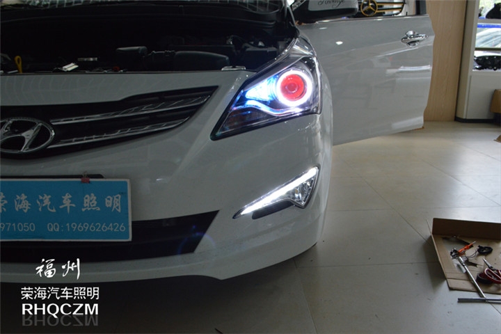 福州改日行燈 現(xiàn)代瑞納車燈改裝歐標(biāo)Q5雙光透鏡+歐司朗氙氣燈 福州榮海汽車照明